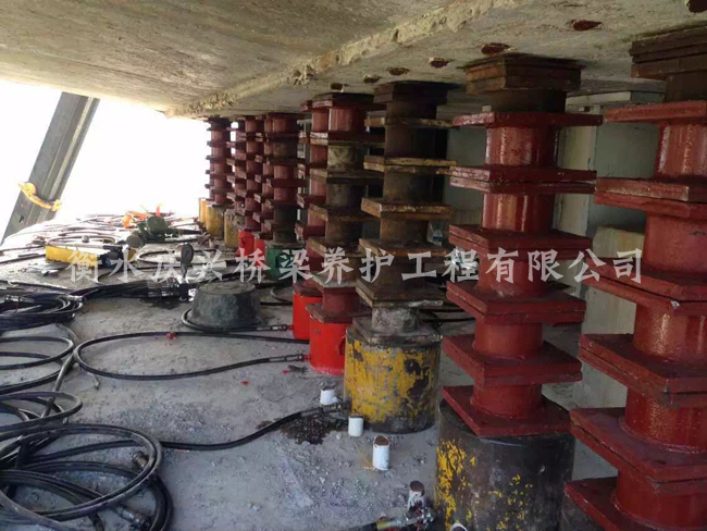 �������F��60000KN�B�m(x��)��֧����ƫ�{(di��o)��